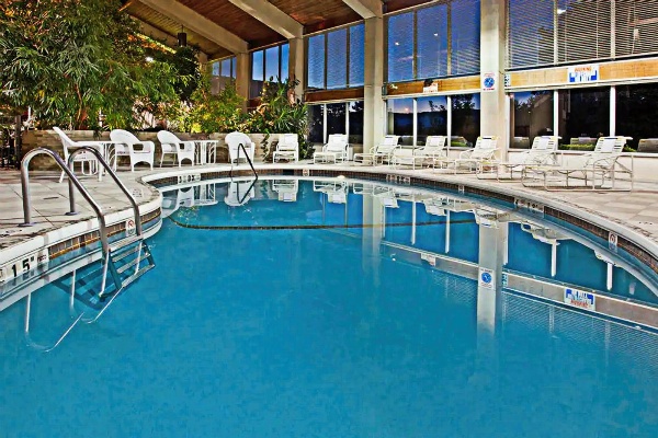 Days Inn by Wyndham Warren image 2